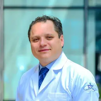 Dr Alain Ledú Lara Calvillo del Centro Médico Saludora, especialista en Cirugía Cardíaca