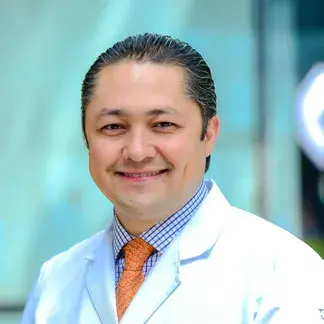 Dr Raúl Álvarez San Martín from Saludora Medical Center., especialista en 