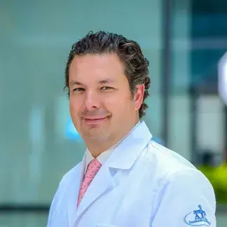 Dr Diego Angulo Molina del Centro Médico Saludora, especialista en Endoscopía