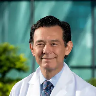 Dr Emilio Valerio Castro del Centro Médico Saludora, especialista en Ginecología y Obstetricia