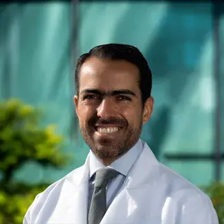 Dr Pedro Antonio Iturbide Siles del Centro Médico Saludora, especialista en Ortopedia y Traumatología