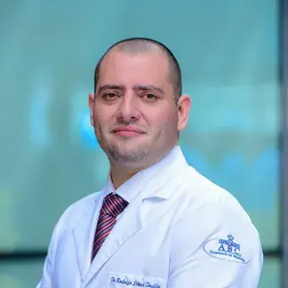 Dr Rodrigo López Inclán del Centro Médico Saludora, especialista en Cirugía General