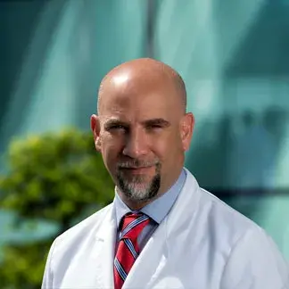 Dr Carlos Linder Efter del Centro Médico Saludora, especialista en Ginecología y Obstetricia