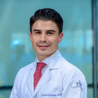 Dr José Alberto Estradas Trujillo del Centro Médico Saludora, especialista en Gastroenterología