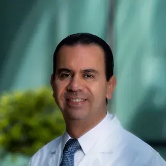 Dr Guillermo Manuel Olivares Beltrán del Centro Médico Saludora, especialista en Oncología Medica