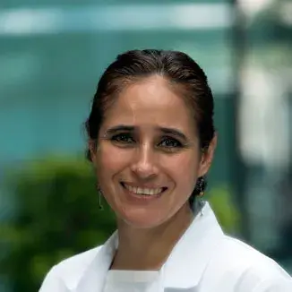 Dra Gema Aguayo Magaña del Centro Médico Saludora, especialista en Medicina de Rehabilitación