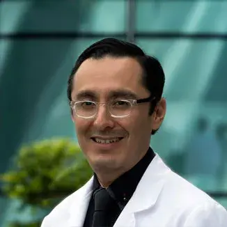 Dr Javier Camacho Galindo del Centro Médico Saludora, especialista en Ortopedia y Traumatología