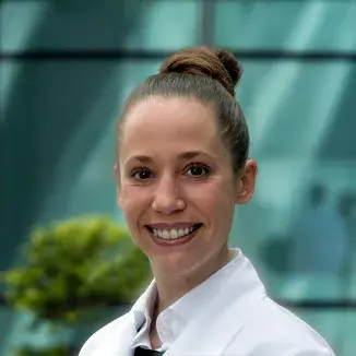 Dra Isabel Cristina Valente Duarte de Sousa del Centro Médico Saludora, especialista en Dermatología