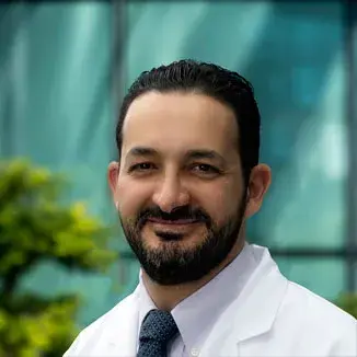 Dr Salomón Waizel Haiat del Centro Médico Saludora, especialista en Otorrinolaringología y Cirugía de cabeza y cuello