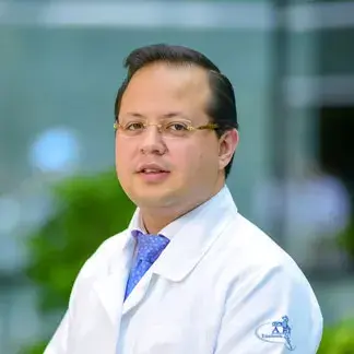 Dr Alfredo Ramírez Cárdenas del Centro Médico Saludora, especialista en Ginecología y Obstetricia