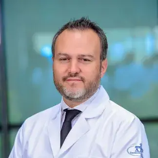 Dr Arturo Abraham Rodríguez González del Centro Médico Saludora, especialista en Cirugía General