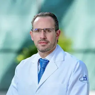 Dr Alejandro Ricalde Alcocer del Centro Médico Saludora, especialista en Cardiología Clínica
