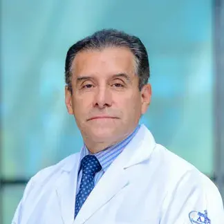 Dr Carlos Sánchez Moreno del Centro Médico Saludora, especialista en Urología