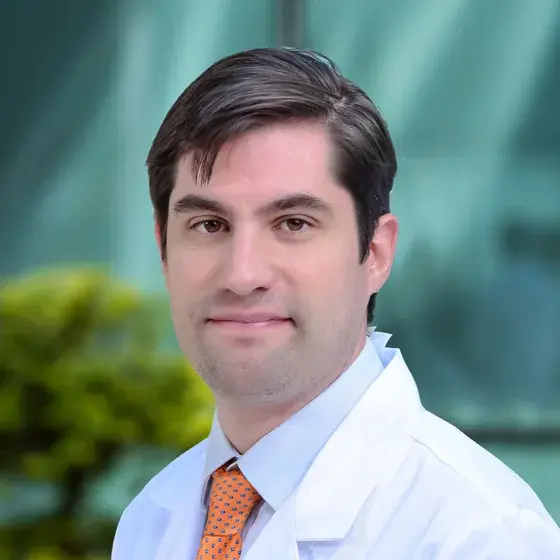 Dr Alberto Ríos Zertuche Cáceres del Centro Médico Saludora, especialista en Medicina Interna