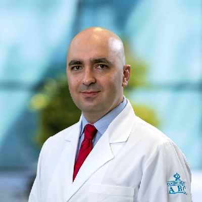 Dr Fernando Iñarra Talboy del Centro Médico Saludora, especialista en Cardiología Intervencionista