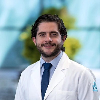Dr Alejandro Miravete Gálvez del Centro Médico Saludora, especialista en Ortopedia y Traumatología