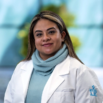 Dra Karla Fabiola Solís Solís del Centro Médico Saludora, especialista en Pediatría