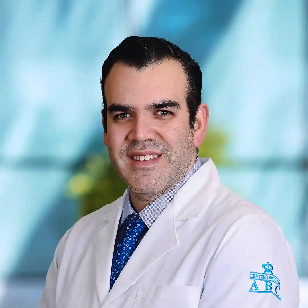 Dr Carlos Eduardo Aguirre Morales del Centro Médico Saludora, especialista en Infectología Pediátrica