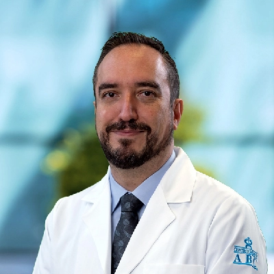 Dr Eduardo Agustín Arias Sánchez del Centro Médico Saludora, especialista en Cardiología Intervencionista