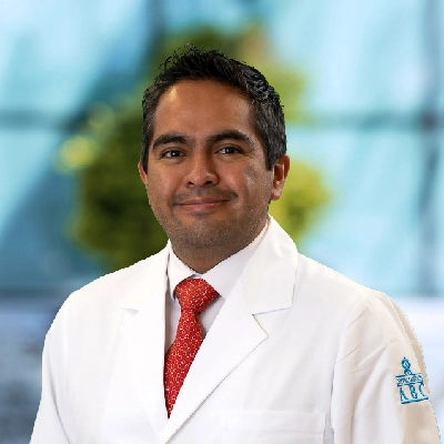 Dr Julio César Arriaga García Rendón del Centro Médico Saludora, especialista en Nefrología