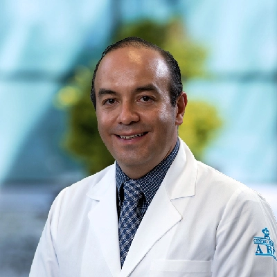 Dr Alejandro Avendaño Barroeta del Centro Médico Saludora, especialista en Ginecología y Obstetricia