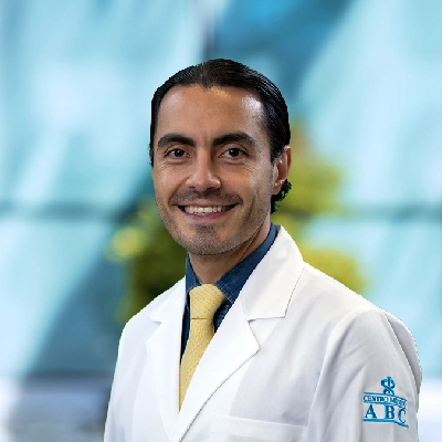 Dr Edgar Abraham Avendaño Barroeta del Centro Médico Saludora, especialista en Pediatría