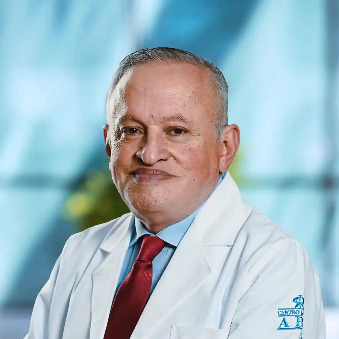 Dr José Gabriel Chávez Sánchez del Centro Médico Saludora, especialista en Hematología