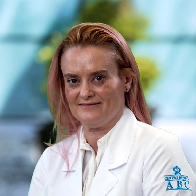 Dra Ana De la Fuente Martín del Centro Médico Saludora, especialista en Psiquiatría Adultos