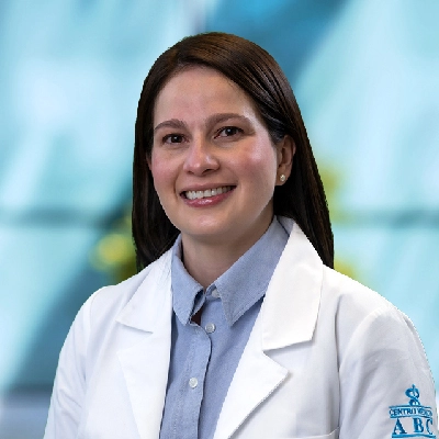 Dra Violeta Higuera Ortiz del Centro Médico Saludora, especialista en Reumatología
