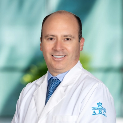 Dr Carlos Arturo Hinojosa Becerril del Centro Médico Saludora, especialista en Cirugía General