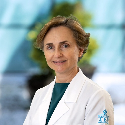 Dra María Irurita Tomasena del Centro Médico Saludora, especialista en Dermatología