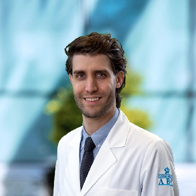Dr Gabriel Kraus Fischer del Centro Médico Saludora, especialista en Cirugía General
