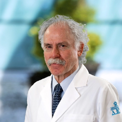 Dr Arnoldo Samuel Kraus Weisman del Centro Médico Saludora, especialista en Reumatología