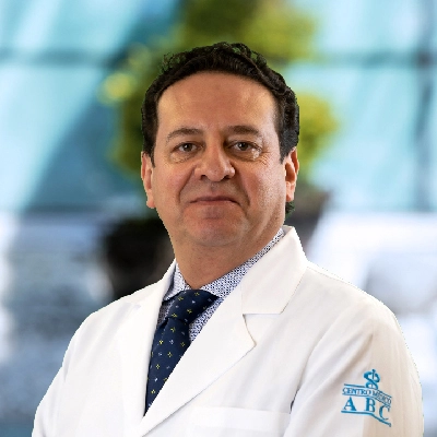Dr Luis Enrique Martínez Andrade del Centro Médico Saludora, especialista en Psiquiatría Adultos
