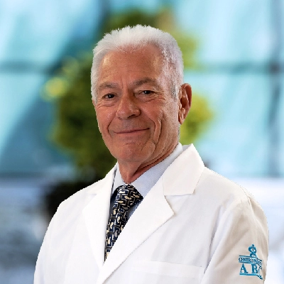 Dr Arturo Mendoza López del Centro Médico Saludora, especialista en Psiquiatría Adultos