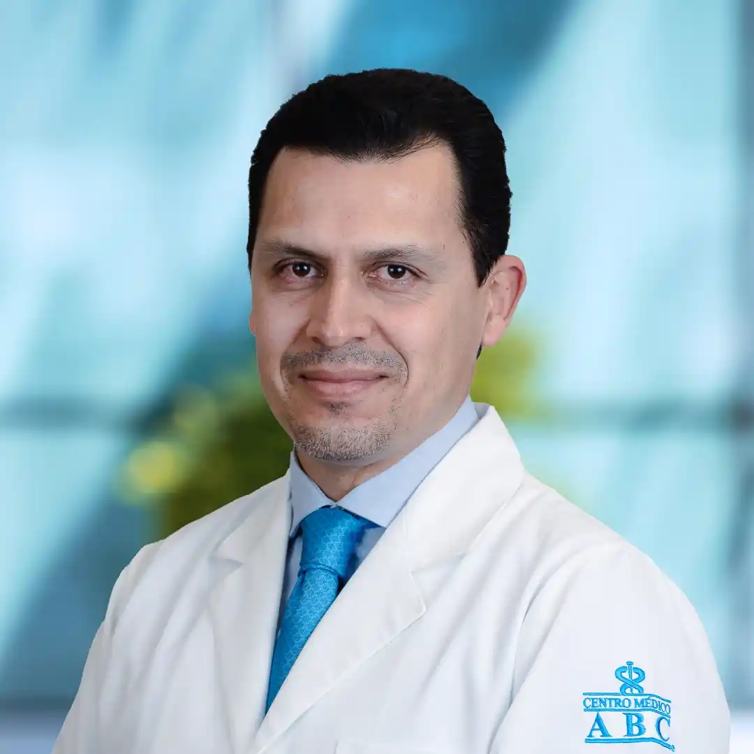 Dr Guillermo Montoya Martínez del Centro Médico Saludora, especialista en Urología