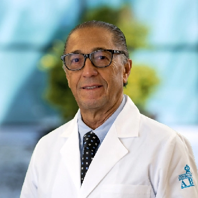 Dr Clemente Alejandro Moreno Collado del Centro Médico Saludora, especialista en Dermatología