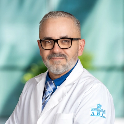 Dr Alejandro Obregón Corona del Centro Médico Saludora, especialista en Anestesiología