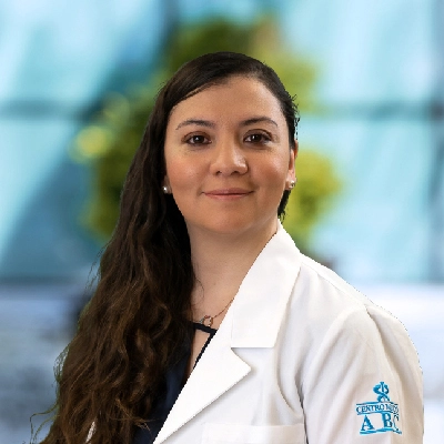 Dra Gabriela Olivia Regalado Porras del Centro Médico Saludora, especialista en Oncología Medica