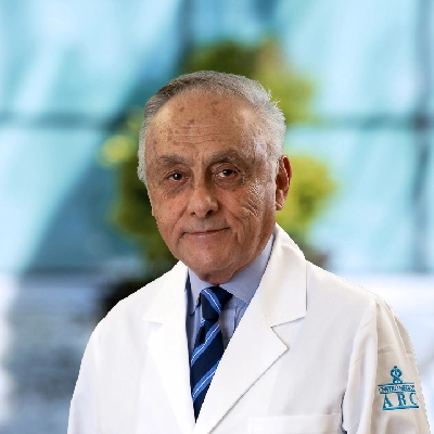 Dr Roberto Rivera Luna del Centro Médico Saludora, especialista en Oncología Pediátrica