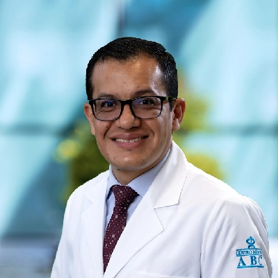 Dr Julio César Sauza Sosa del Centro Médico Saludora, especialista en Cardiología Clínica