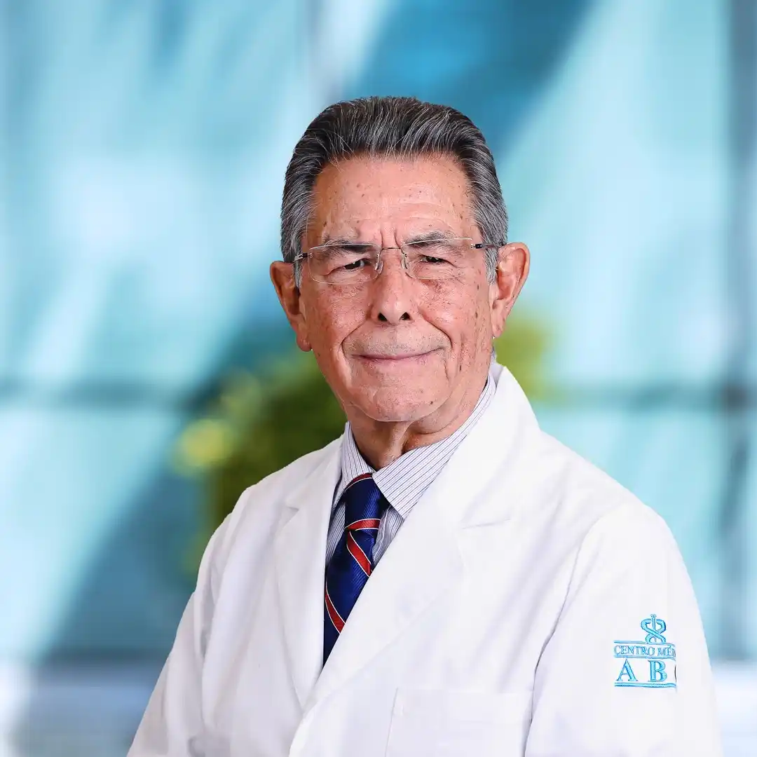 Dr José Mario Seoane García de León del Centro Médico Saludora, especialista en Neumología