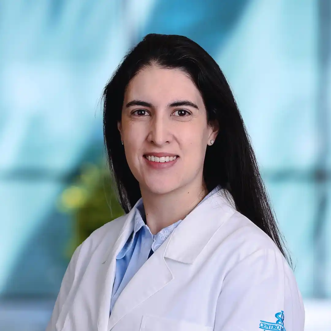 Dra Ana María Serrano Ardila del Centro Médico Saludora, especialista en Ortopedia y Traumatología