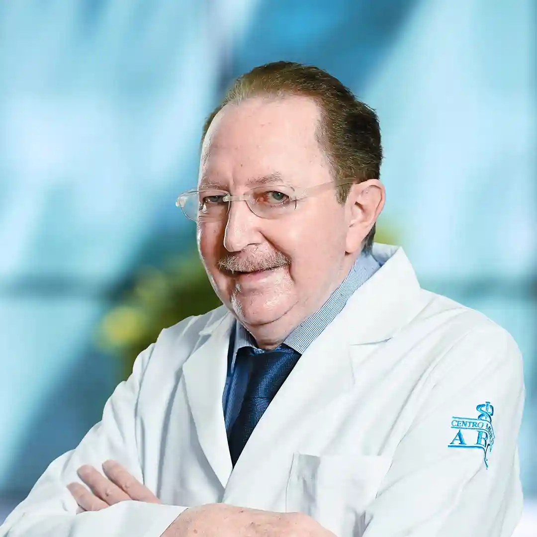Dr Bernardo Strygler Zagursky del Centro Médico Saludora, especialista en Geriatría