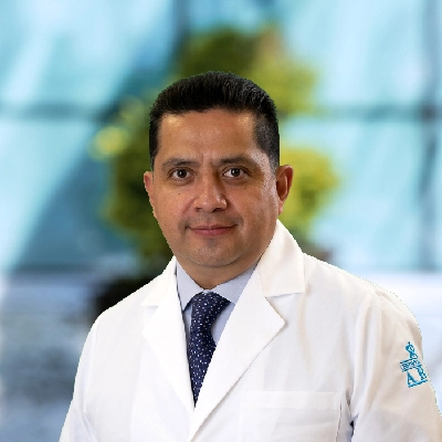 Dr Martín Vega de Jesús del Centro Médico Saludora, especialista en Cirugía General