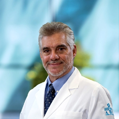 Dr Antonio Guillermo Zaldívar Neal del Centro Médico Saludora, especialista en Ginecología y Obstetricia