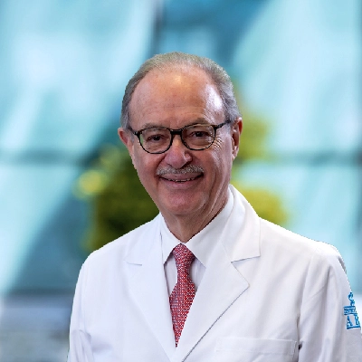 Dr Sergio Abush Torton del Centro Médico Saludora, especialista en Ortopedia y Traumatología