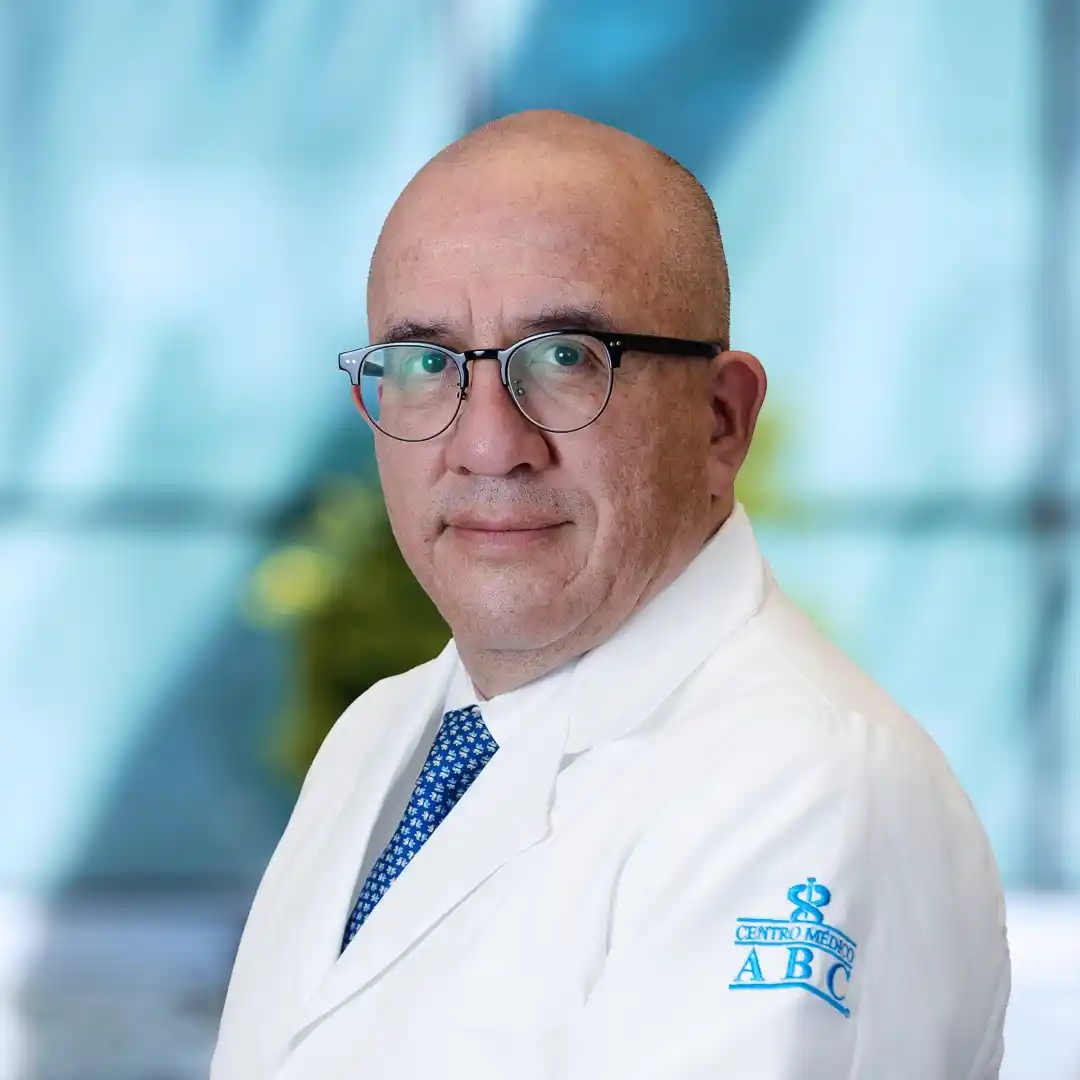Dr Álvaro Aguayo González del Centro Médico Saludora, especialista en Oncología Medica