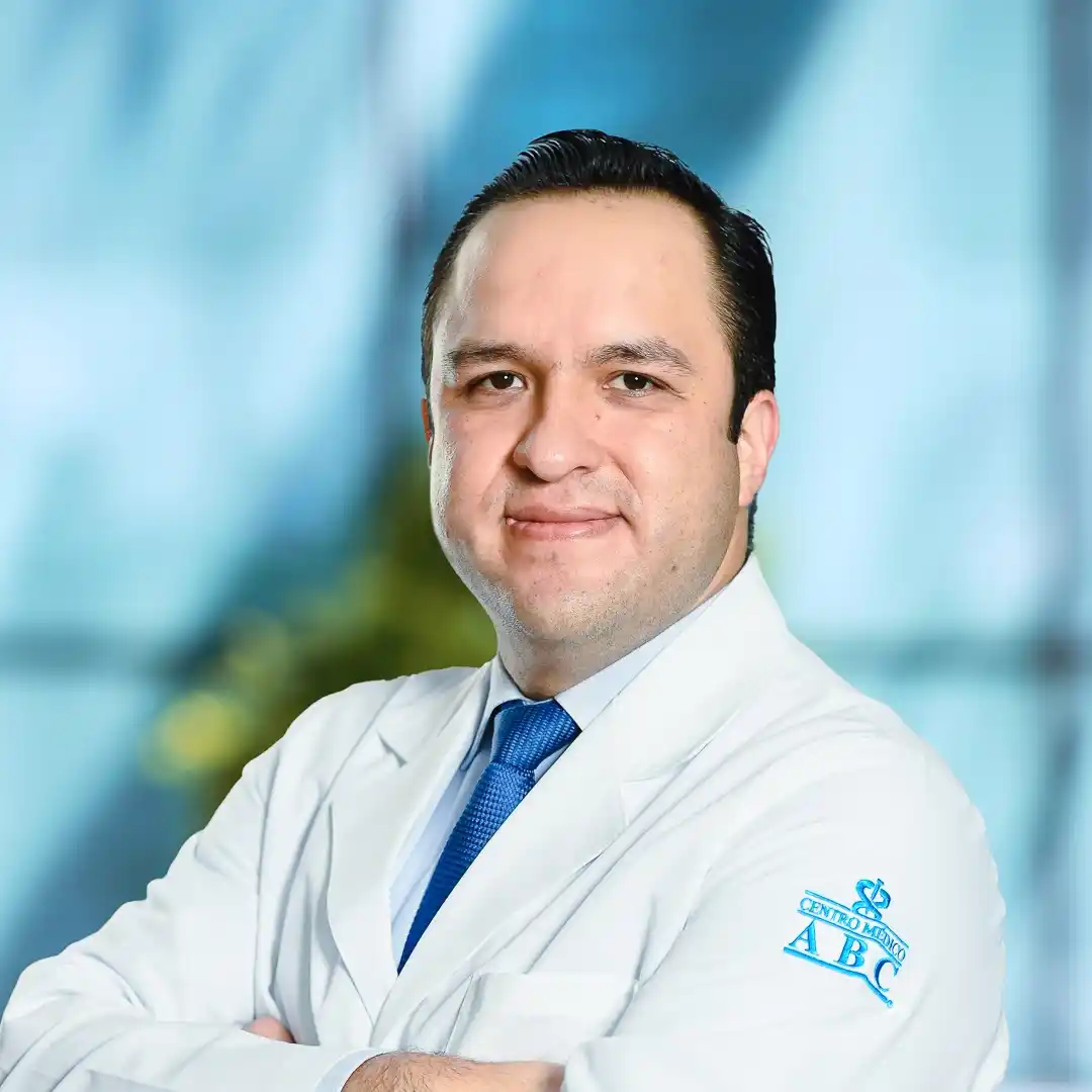 Dr Luis David Aguilar Alcalá del Centro Médico Saludora, especialista en Ortopedia y Traumatología