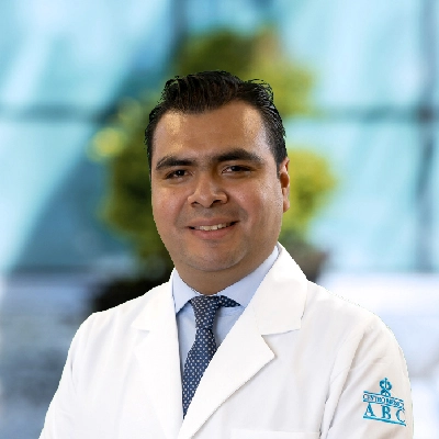 Dr Edgar Hernández Rendón del Centro Médico Saludora, especialista en Cirugía Cardíaca